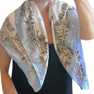 NWOT soft silk scarf with coach and roses print soft blue, Yellow Classy